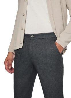 GARDEUR, Chino Tonic, Modern Fit, Mikrofaser, Dunkelgrau Meliert -Herrenausstatter Verkaufe 450342 norm3